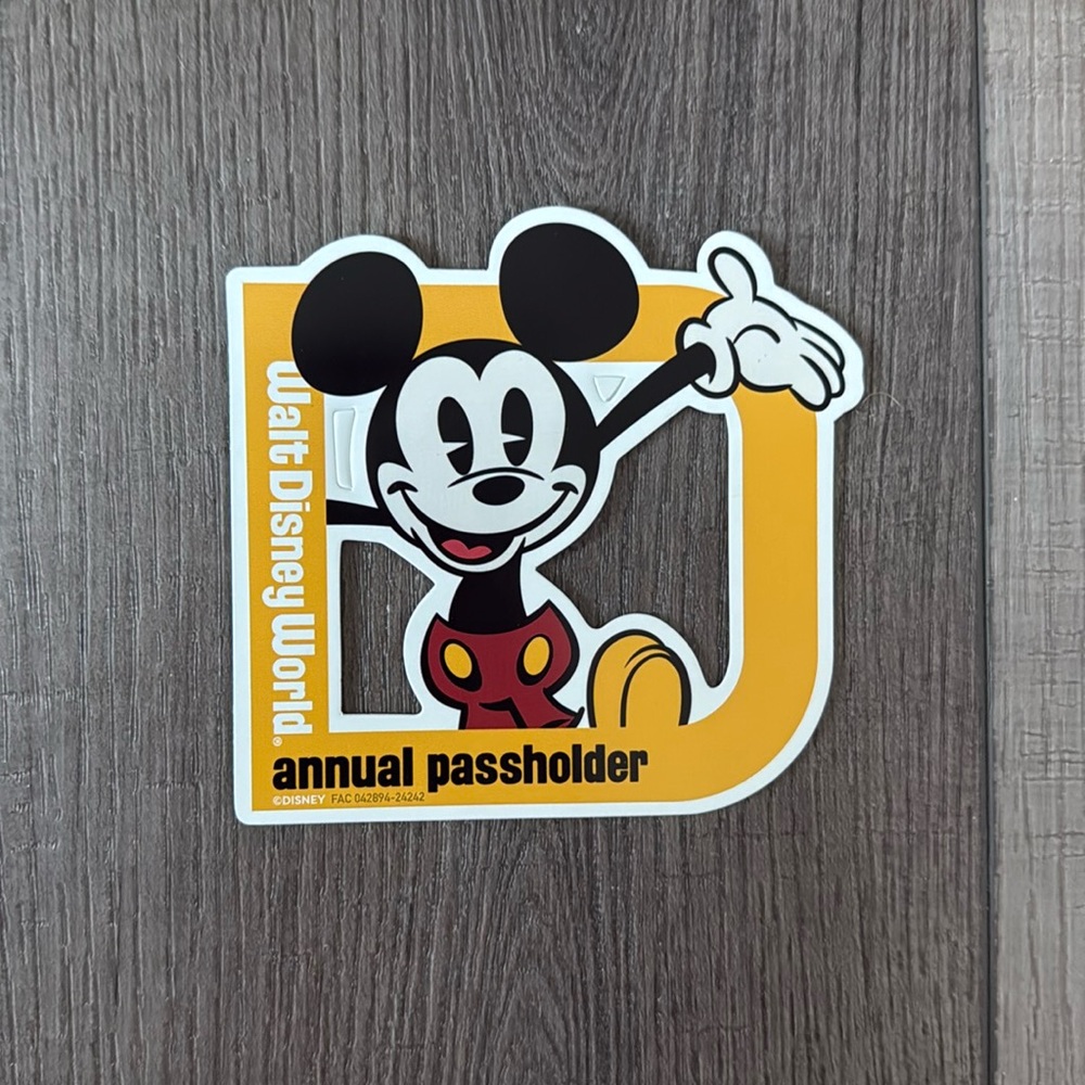 Disney Passholder Mickey magnet